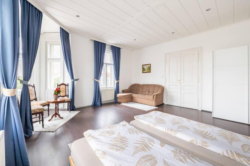 Charming Spacious Apartment Вена Экстерьер фото